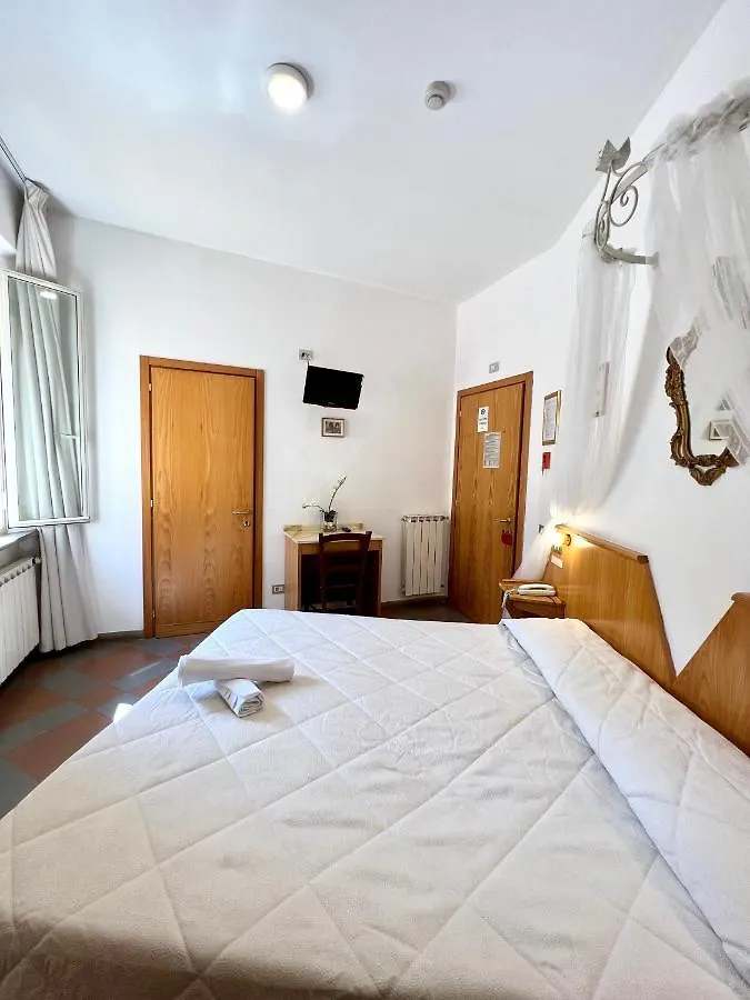 **  Piccolo Hotel Etruria Siena Italy