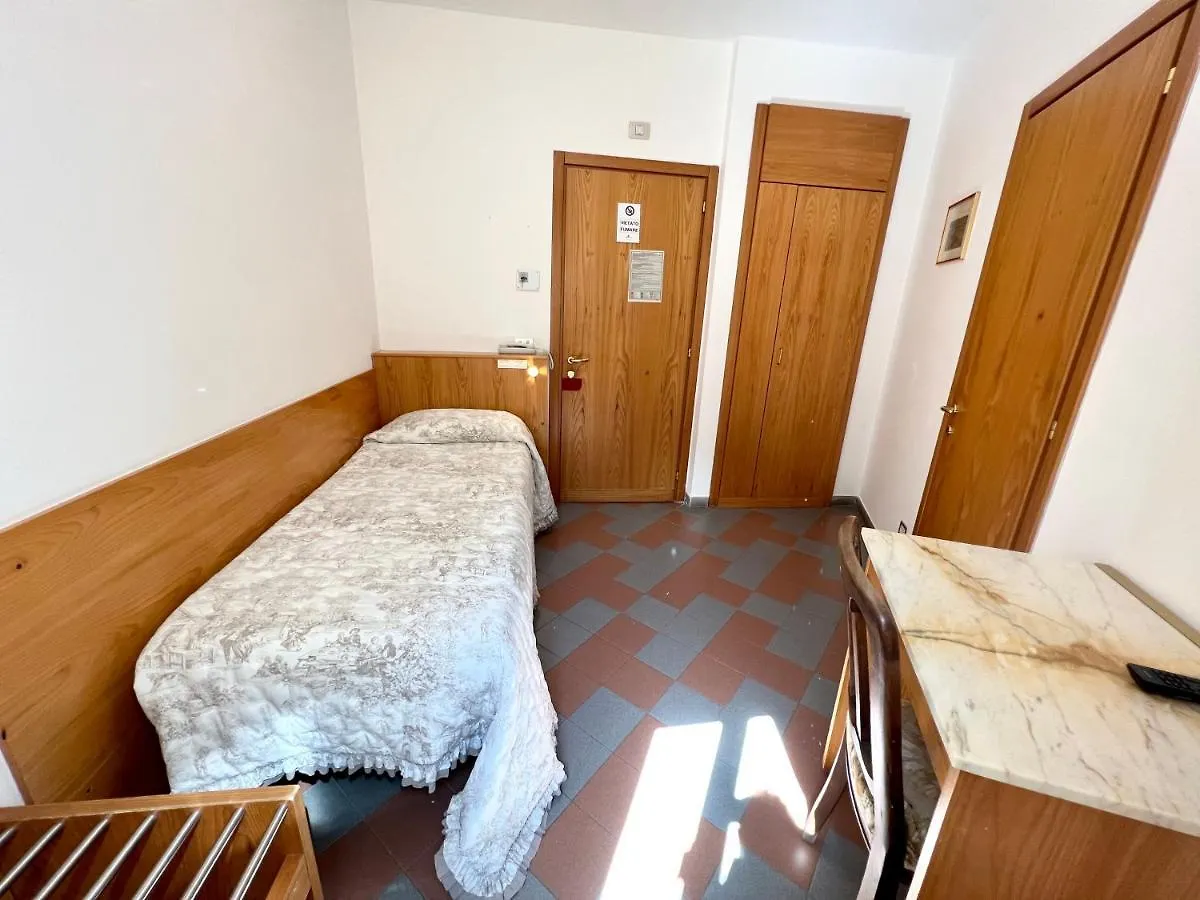 **  סיינה Piccolo Hotel Etruria איטליה