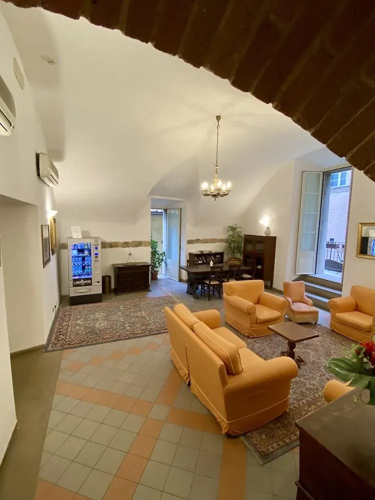 סיינה Piccolo Hotel Etruria 2*,